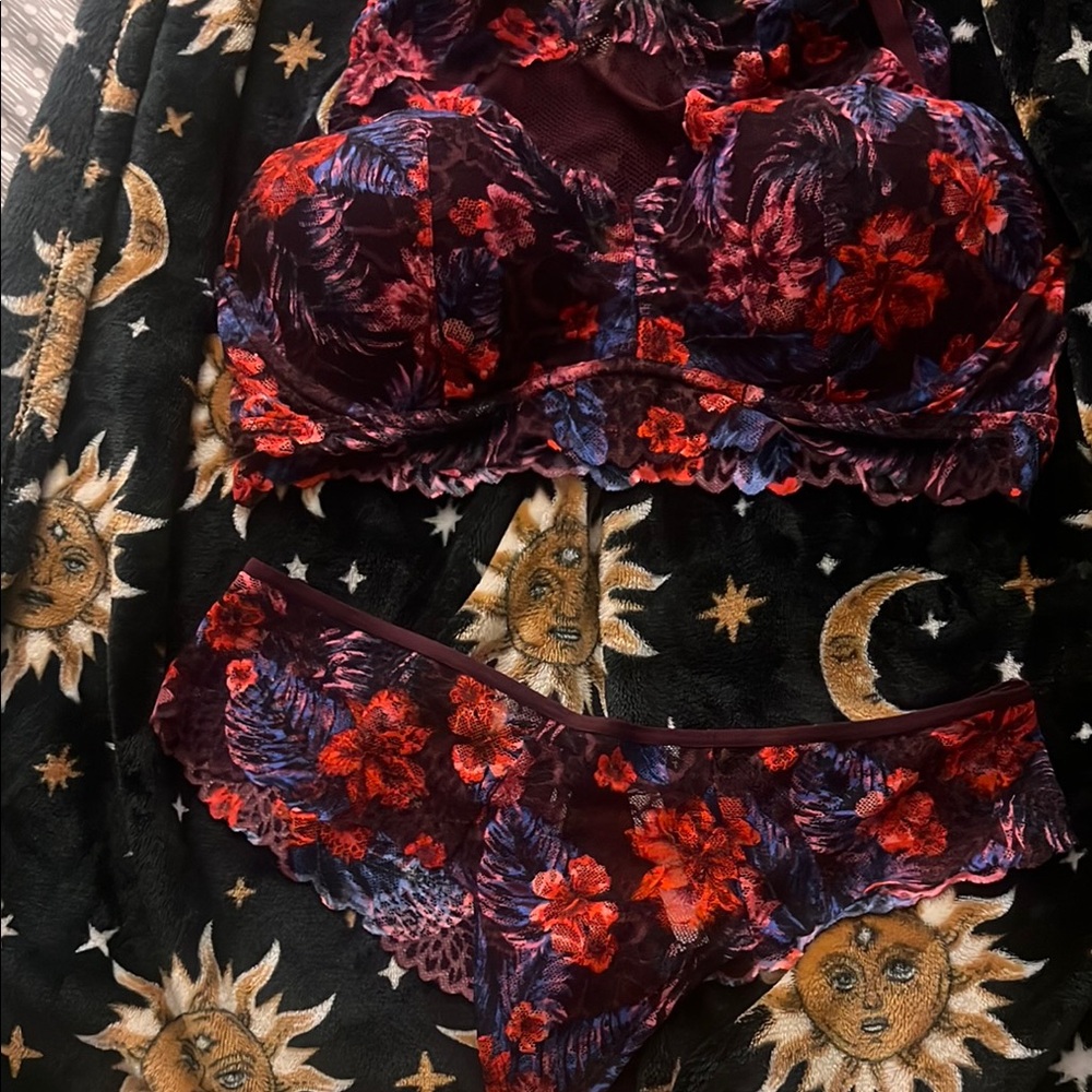 PINK Victoria's Secret Velvet Lace Bra Red Purple